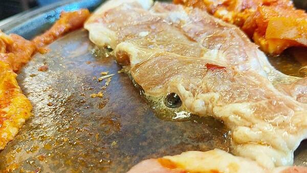 【台北美食】南港烤大學｜３５０元起燒烤吃到飽，隱藏在南港深山中的燒烤店