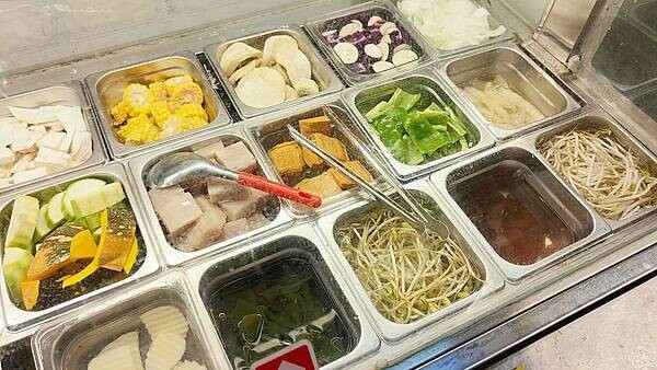 【台北美食】南港烤大學｜３５０元起燒烤吃到飽，隱藏在南港深山中的燒烤店