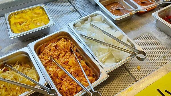 【台北美食】南港烤大學｜３５０元起燒烤吃到飽，隱藏在南港深山中的燒烤店