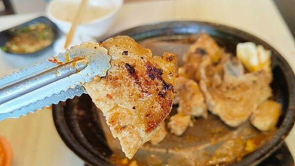 【台北美食】南港烤大學｜３５０元起燒烤吃到飽，隱藏在南港深山中的燒烤店