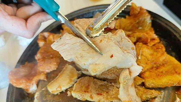 【台北美食】南港烤大學｜３５０元起燒烤吃到飽，隱藏在南港深山中的燒烤店