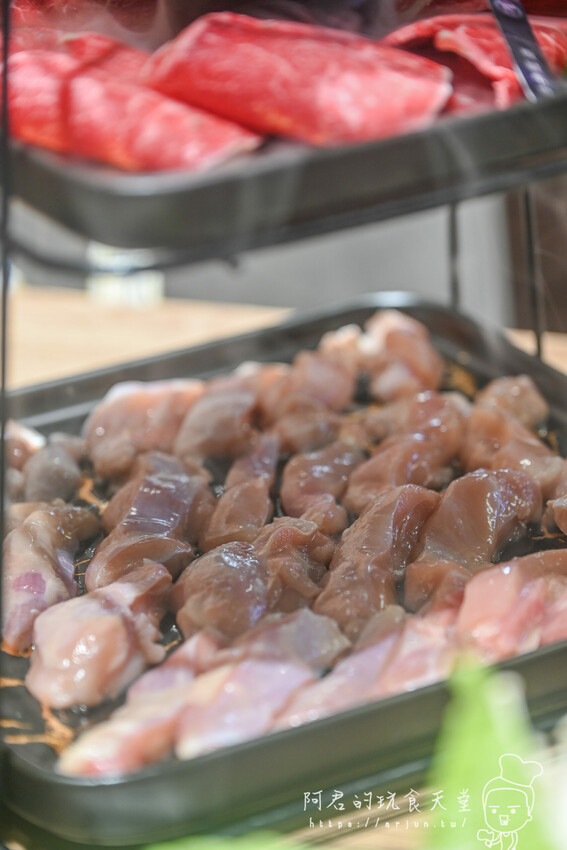 【台中】饗鍋物料理｜三層肉塔火烤兩吃，銅盤烤肉讓吃鍋更具樂趣｜台中西屯區火鍋推薦 » 阿君的玩食天堂