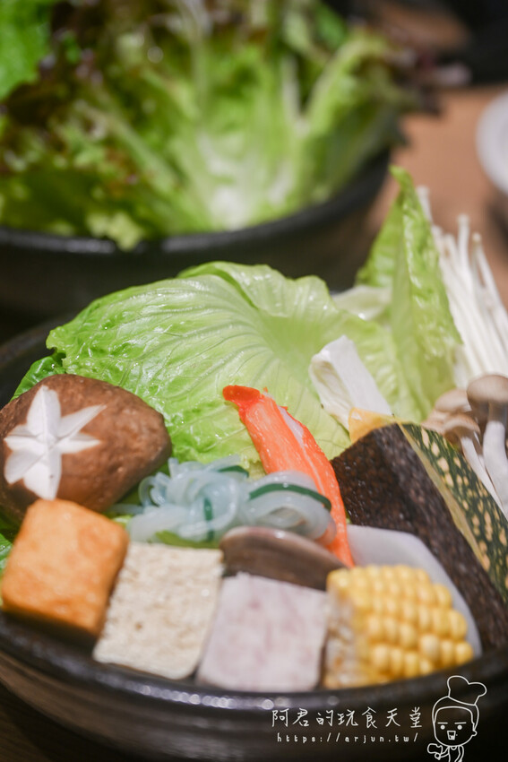 【台中】饗鍋物料理｜三層肉塔火烤兩吃，銅盤烤肉讓吃鍋更具樂趣｜台中西屯區火鍋推薦 » 阿君的玩食天堂
