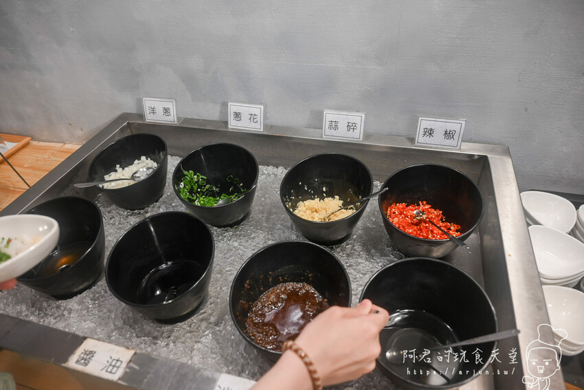 【台中】饗鍋物料理｜三層肉塔火烤兩吃，銅盤烤肉讓吃鍋更具樂趣｜台中西屯區火鍋推薦 » 阿君的玩食天堂