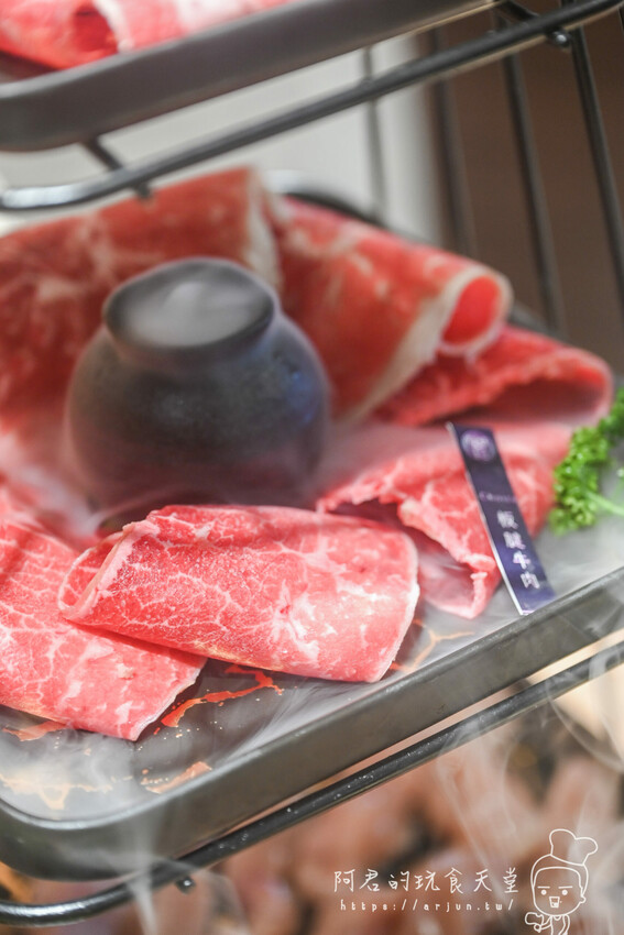 【台中】饗鍋物料理｜三層肉塔火烤兩吃，銅盤烤肉讓吃鍋更具樂趣｜台中西屯區火鍋推薦 » 阿君的玩食天堂