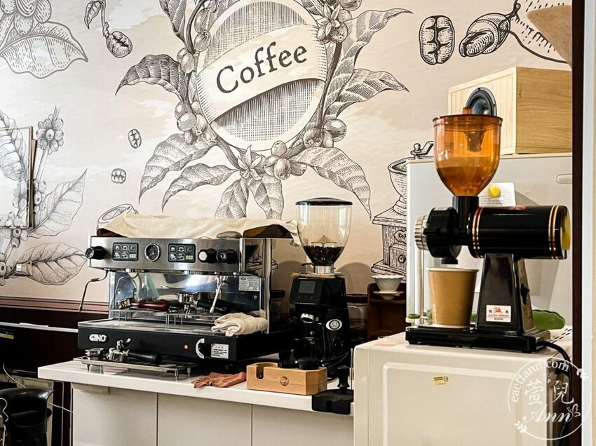 新竹|覺咖啡Jade Cafe 來杯有緣人專屬心靈特調咖啡 神明籤詩 自家烘焙咖啡豆 寧靜下午茶推薦 - 萱兒Ann玩樂生活