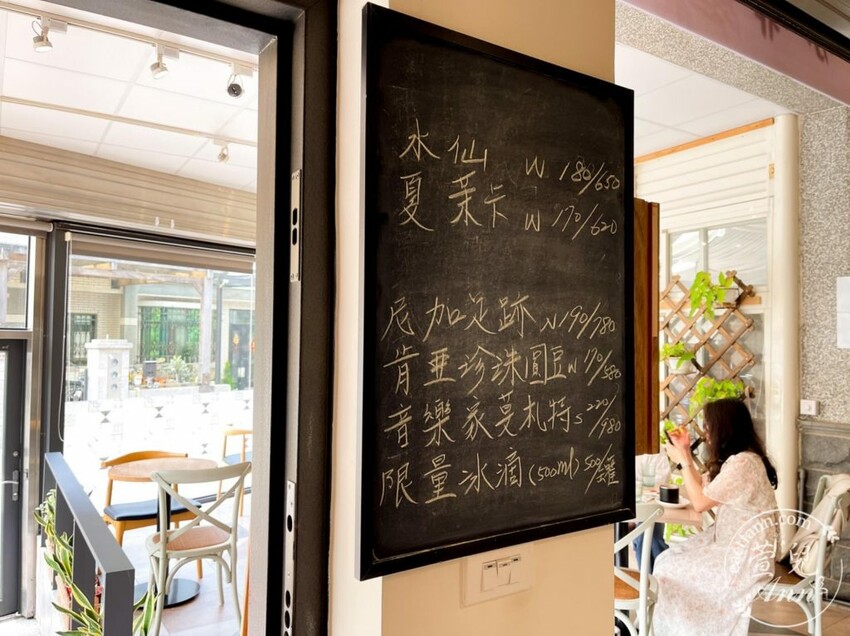 新竹|覺咖啡Jade Cafe 來杯有緣人專屬心靈特調咖啡 神明籤詩 自家烘焙咖啡豆 寧靜下午茶推薦 - 萱兒Ann玩樂生活