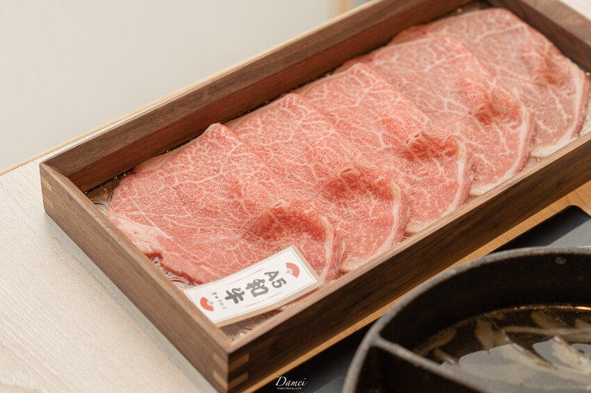 高雄前鎮|村上一小鍋-單人小火鍋也能優雅地品嚐,充滿昭和感的小火鍋店 - 大妹 Damei|台北咖啡廳、韓國旅遊、台北美食、台灣旅宿