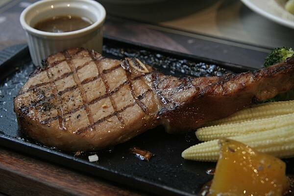 台北市信義區【美食】瀧厚炙燒熟成牛排|精緻的濕式熟成牛排|羅宋湯喝到飽