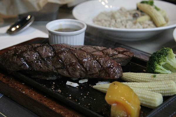台北市信義區【美食】瀧厚炙燒熟成牛排|精緻的濕式熟成牛排|羅宋湯喝到飽