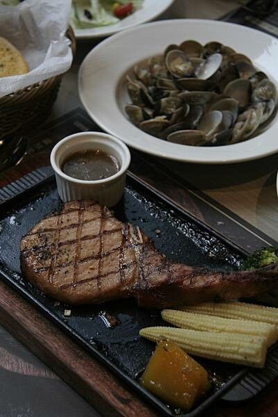 台北市信義區【美食】瀧厚炙燒熟成牛排|精緻的濕式熟成牛排|羅宋湯喝到飽