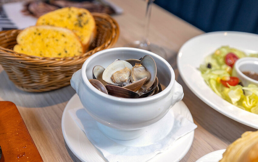 瀧厚炙燒熟成牛排信義att店 瀧厚炙燒熟成牛排信義att店