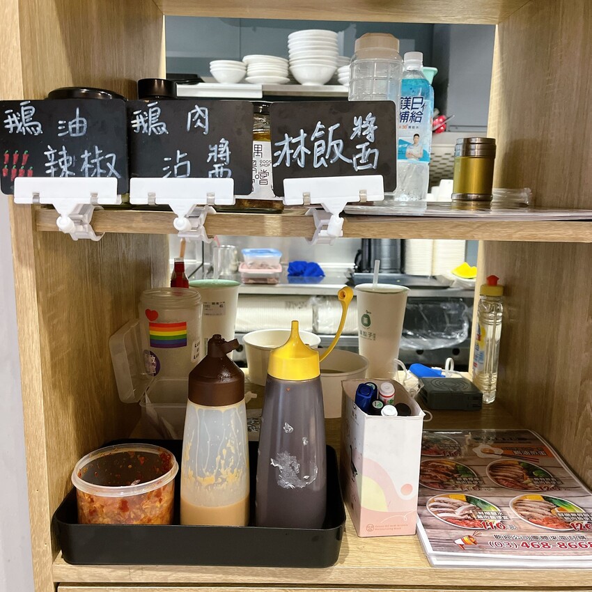 鵝肉的專家，自家養殖每天新鮮直送保留最佳口感一偶鵝嚐嚐 中壢店，每月五號還提供100份免費鵝肉飯請你吃！