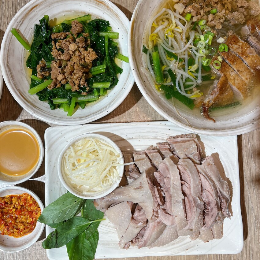 鵝肉的專家，自家養殖每天新鮮直送保留最佳口感一偶鵝嚐嚐 中壢店，每月五號還提供100份免費鵝肉飯請你吃！