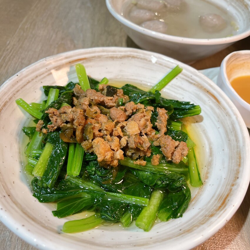 鵝肉的專家，自家養殖每天新鮮直送保留最佳口感一偶鵝嚐嚐 中壢店，每月五號還提供100份免費鵝肉飯請你吃！