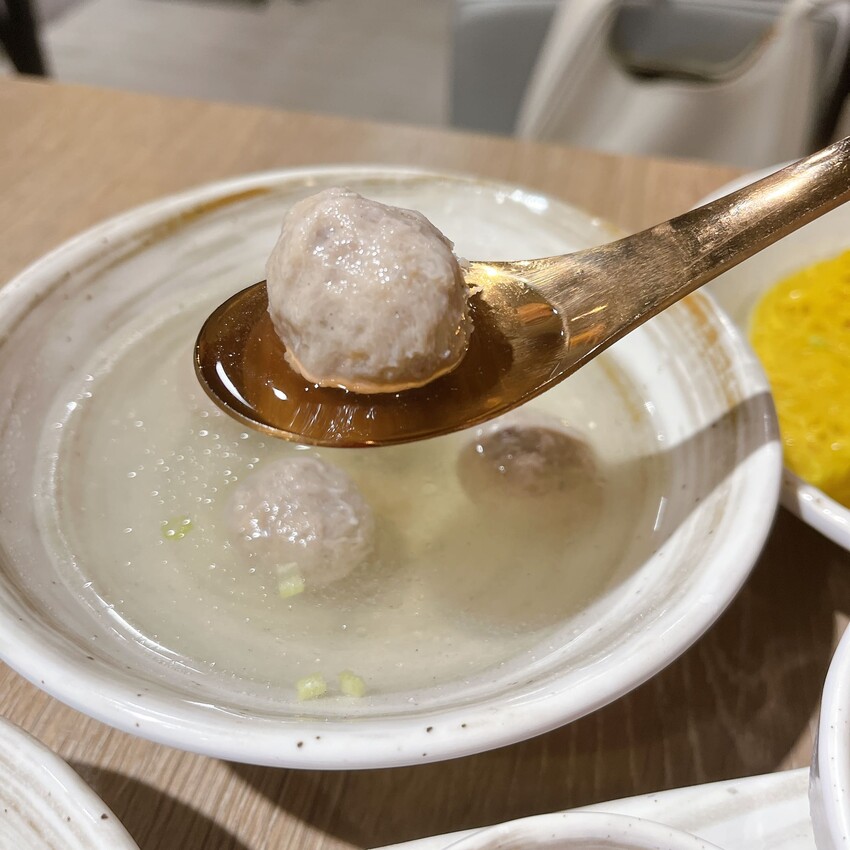 鵝肉的專家，自家養殖每天新鮮直送保留最佳口感一偶鵝嚐嚐 中壢店，每月五號還提供100份免費鵝肉飯請你吃！