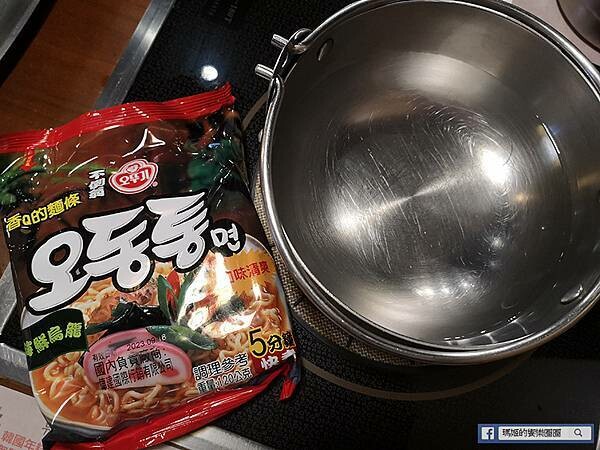 基隆火鍋吃到飽【兩餐基隆店】韓國年糕火鍋吃到飽+炸雞、炒飯、韓國泡麵/韓國美食