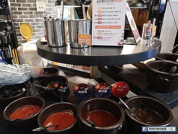 基隆火鍋吃到飽【兩餐基隆店】韓國年糕火鍋吃到飽+炸雞、炒飯、韓國泡麵/韓國美食