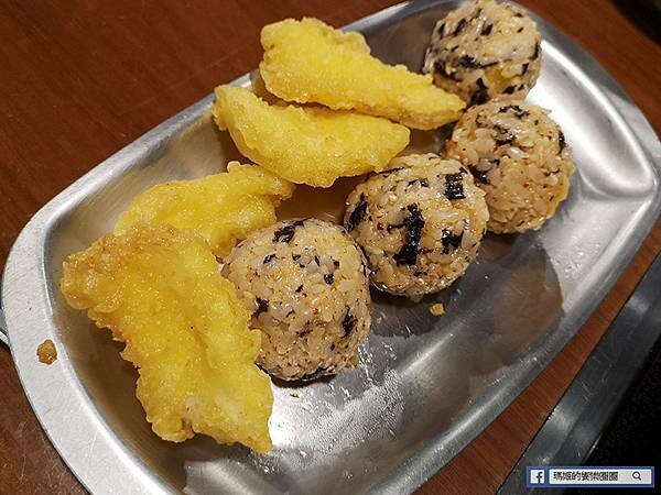 基隆火鍋吃到飽【兩餐基隆店】韓國年糕火鍋吃到飽+炸雞、炒飯、韓國泡麵/韓國美食