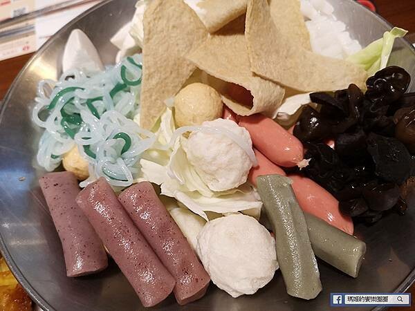 基隆火鍋吃到飽【兩餐基隆店】韓國年糕火鍋吃到飽+炸雞、炒飯、韓國泡麵/韓國美食