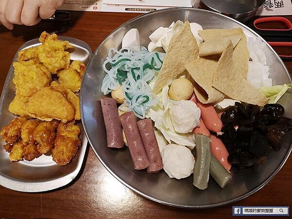 基隆火鍋吃到飽【兩餐基隆店】韓國年糕火鍋吃到飽+炸雞、炒飯、韓國泡麵/韓國美食