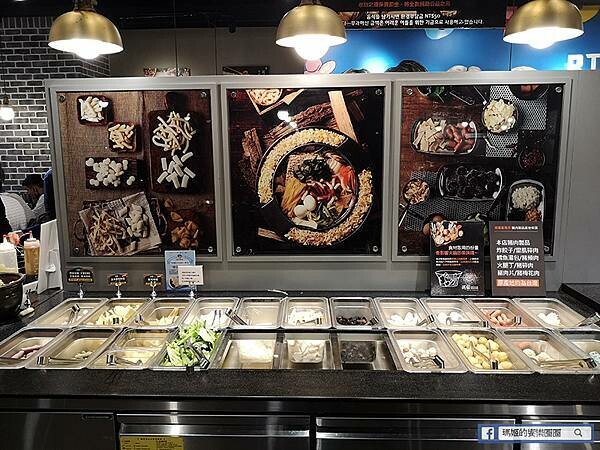 基隆火鍋吃到飽【兩餐基隆店】韓國年糕火鍋吃到飽+炸雞、炒飯、韓國泡麵/韓國美食