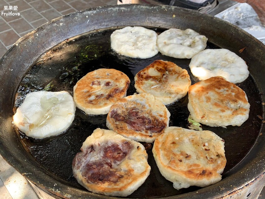 火雲掌伯豆標⟩徒手翻餅一甲子，翻出古早味的小點心，有鐵砂掌煎餅之稱-彰化員林美食 @果果愛Fruitlove