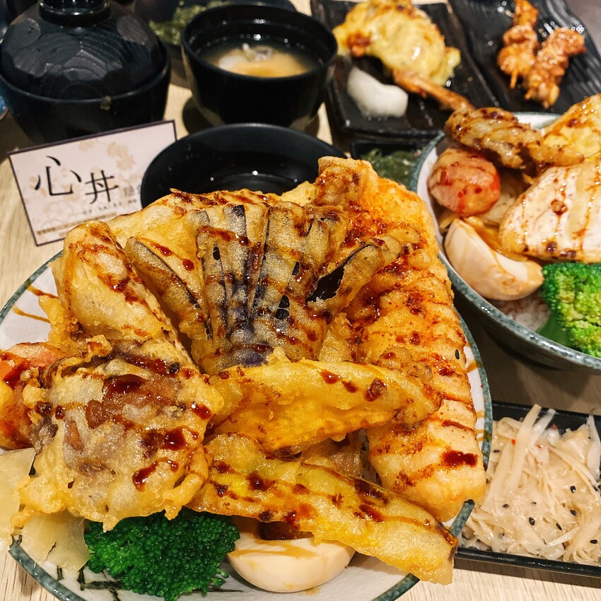 桃園市平鎮區桃園平價小吃推薦｜吾家本湯WooSoup，超豐盛海陸五寶麵線有肉有蛋有海鮮不用150元！？