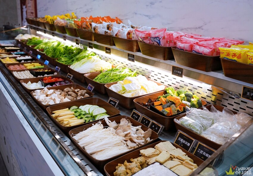 【嗑肉石鍋】全新二代店推出超狂自助吧！享多款時蔬,火鍋配料,咖哩飯,多種麵條,冰淇淋,飲品無限吃到飽！