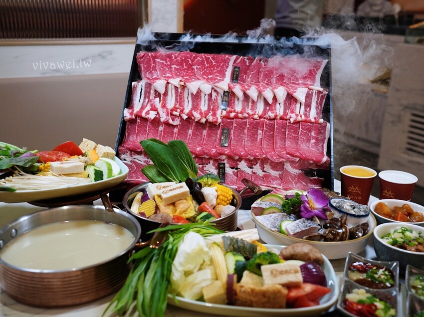 【嗑肉石鍋】全新二代店推出超狂自助吧！享多款時蔬,火鍋配料,咖哩飯,多種麵條,冰淇淋,飲品無限吃到飽！