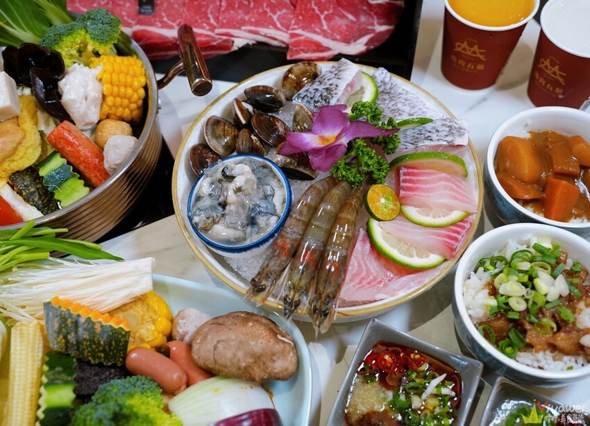 【嗑肉石鍋】全新二代店推出超狂自助吧！享多款時蔬,火鍋配料,咖哩飯,多種麵條,冰淇淋,飲品無限吃到飽！
