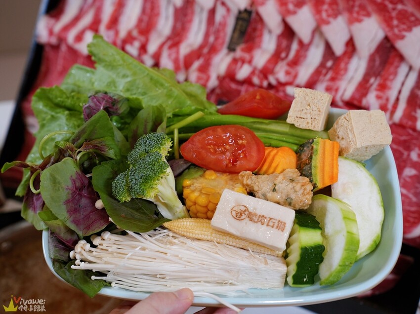 【嗑肉石鍋】全新二代店推出超狂自助吧！享多款時蔬,火鍋配料,咖哩飯,多種麵條,冰淇淋,飲品無限吃到飽！