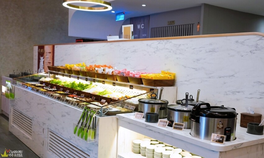 【嗑肉石鍋】全新二代店推出超狂自助吧！享多款時蔬,火鍋配料,咖哩飯,多種麵條,冰淇淋,飲品無限吃到飽！