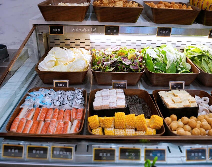 【嗑肉石鍋】全新二代店推出超狂自助吧！享多款時蔬,火鍋配料,咖哩飯,多種麵條,冰淇淋,飲品無限吃到飽！