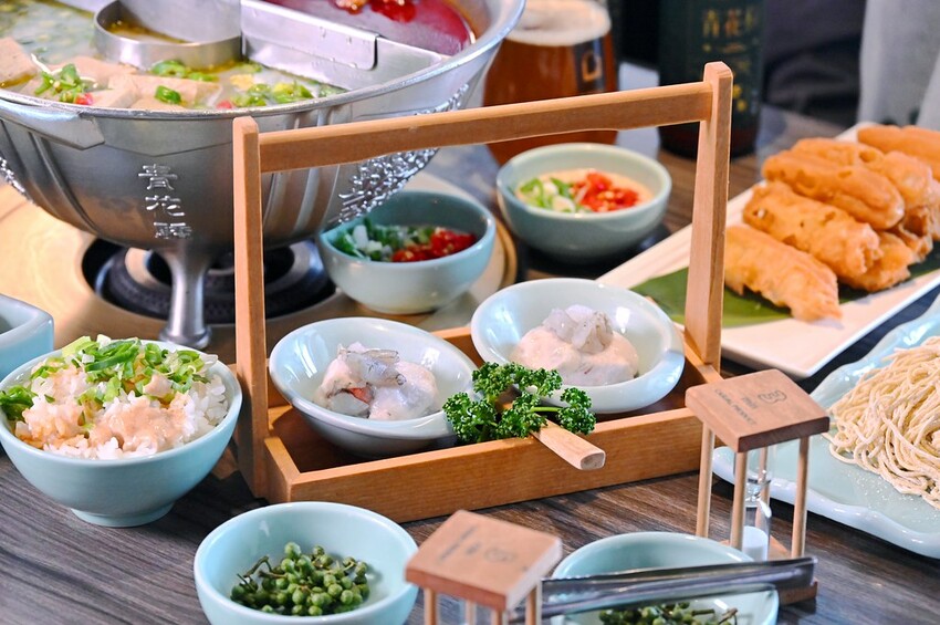 台中公益路新麻辣鍋推薦 巨無霸牛三拼盛宴超大肉盤好浮誇 花椒香啤酒這家才喝得到_青花驕麻辣鍋