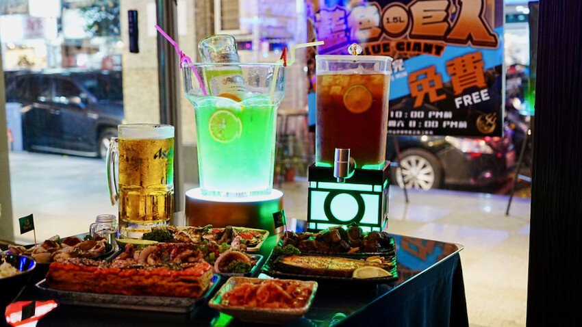 新北市永和區[新北美食] 海神弄局餐酒Bar｜永和酒吧推薦！1.5公升免費調酒等你來挑戰！