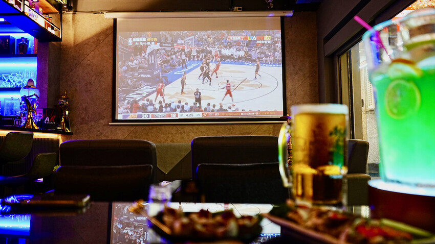 新北市永和區[新北美食] 海神弄局餐酒Bar｜永和酒吧推薦！1.5公升免費調酒等你來挑戰！