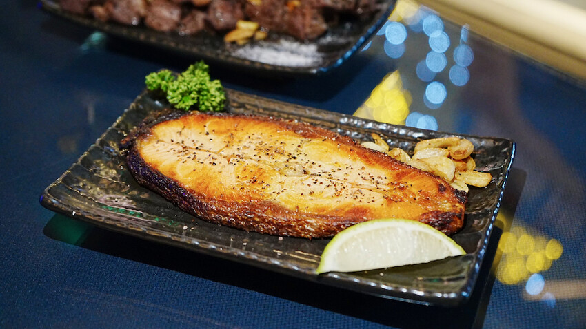 新北市永和區[新北美食] 海神弄局餐酒Bar｜永和酒吧推薦！1.5公升免費調酒等你來挑戰！