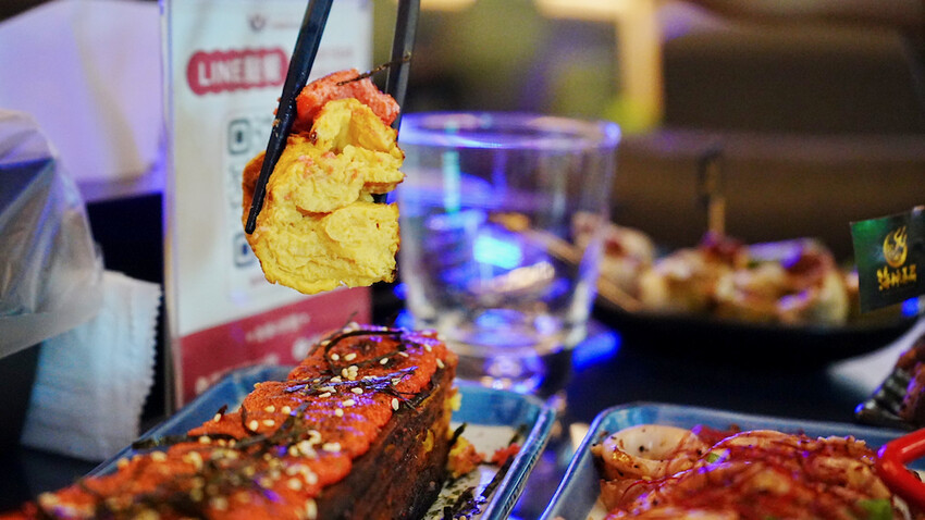 新北市永和區[新北美食] 海神弄局餐酒Bar｜永和酒吧推薦！1.5公升免費調酒等你來挑戰！