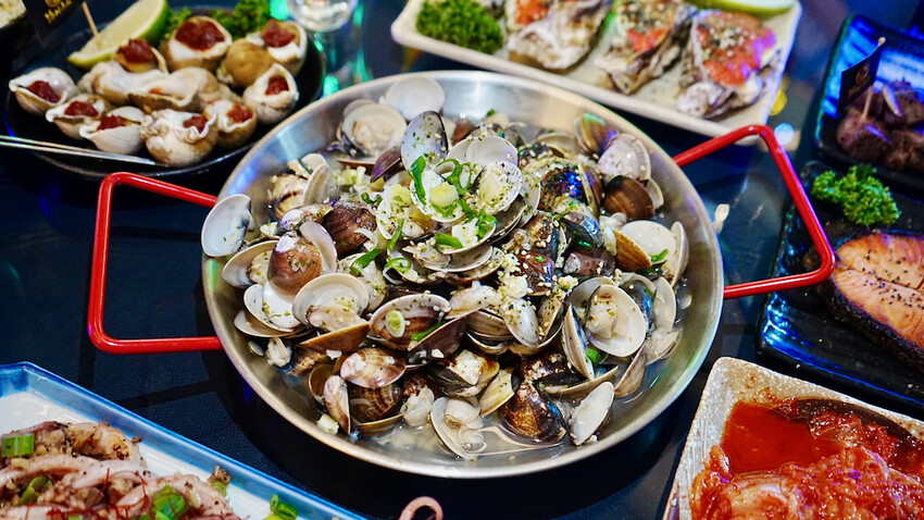 新北市永和區[新北美食] 海神弄局餐酒Bar｜永和酒吧推薦！1.5公升免費調酒等你來挑戰！