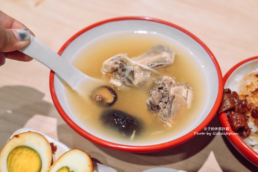 超人氣魯肉飯專賣店,免費加魯汁、加湯喝飽飽,大推30元滷肉飯魯肉便當4菜2肉也有夠超值豬腳也好吃