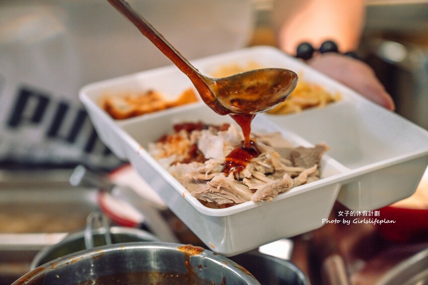 超人氣魯肉飯專賣店,免費加魯汁、加湯喝飽飽,大推30元滷肉飯魯肉便當4菜2肉也有夠超值豬腳也好吃