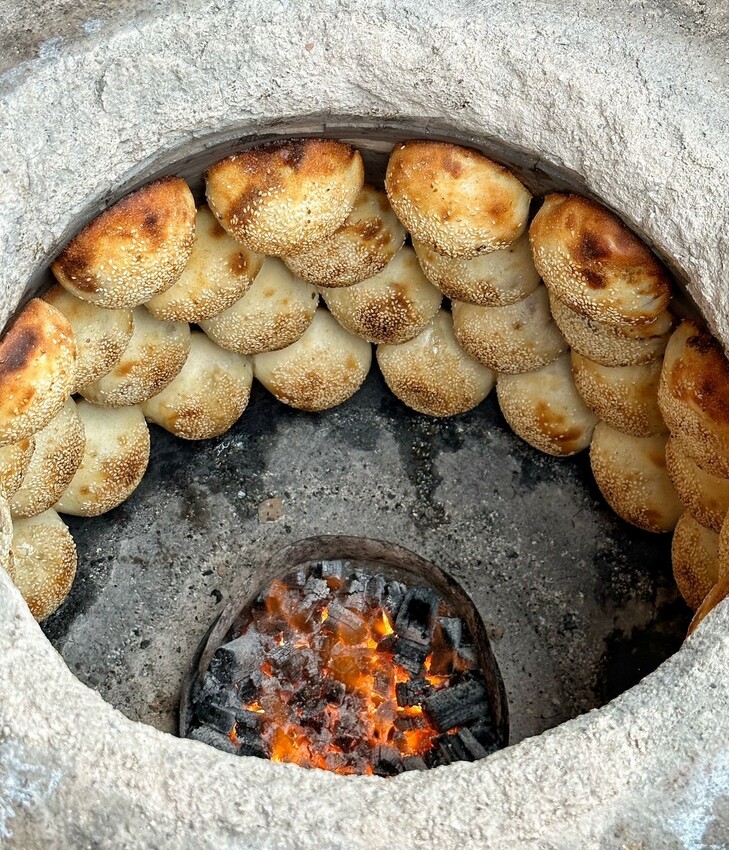 【澎湖美食】在地人推薦的銅板下午茶「老李胡椒餅」脆皮香Q老麵蔥油餅加辣有夠厲害!澎湖唯一炭烤胡椒餅也是不能錯過的,更還有每日限量的甜餅! - 阿華田的美食日記