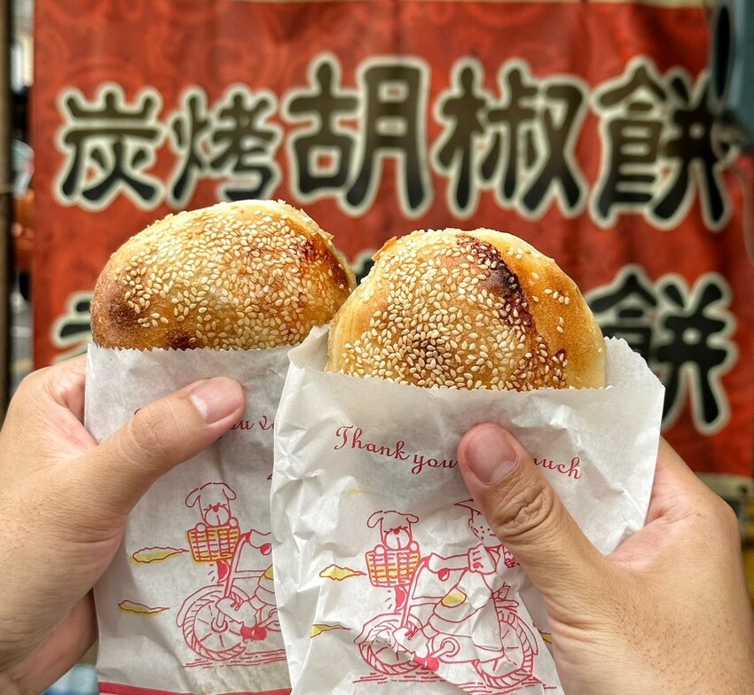 【澎湖美食】在地人推薦的銅板下午茶「老李胡椒餅」脆皮香Q老麵蔥油餅加辣有夠厲害!澎湖唯一炭烤胡椒餅也是不能錯過的,更還有每日限量的甜餅! - 阿華田的美食日記