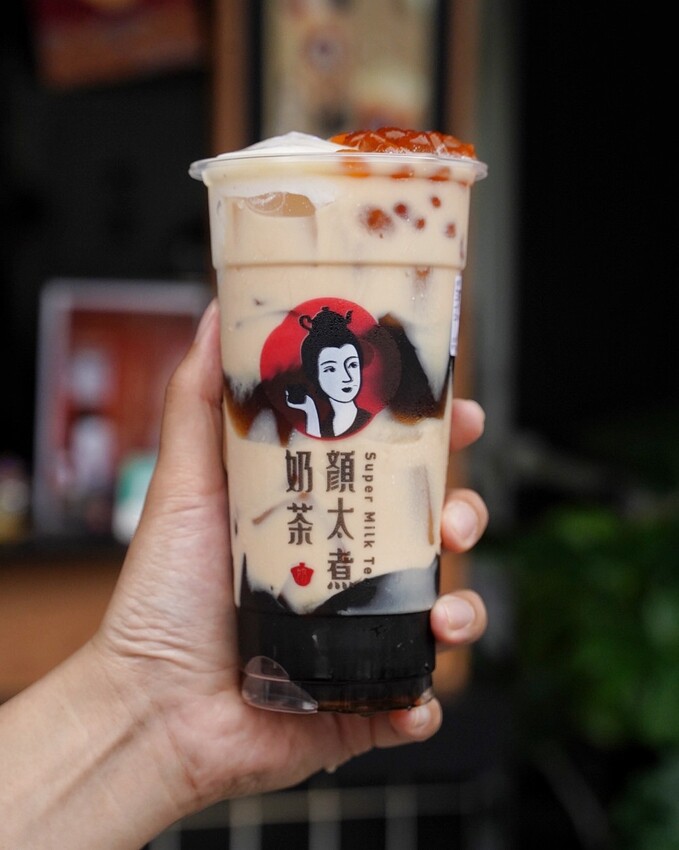 中部飲料霸主「顏太煮奶茶」插旗新竹！平價料多手搖飲料首選推薦！激推三喜厚奶茶、茘枝玉露冰茶、朝露咖啡牛奶加粉條～(竹科園區下午茶外送/菜單) - 阿華田的美食日記