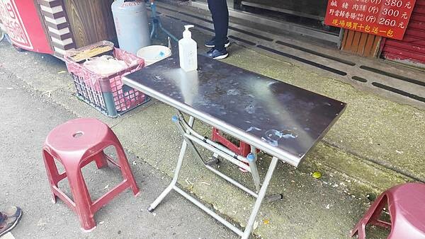 【石碇美食】石碇馬告香腸｜爆神級的美味，隱藏在山間小路的好吃香腸店