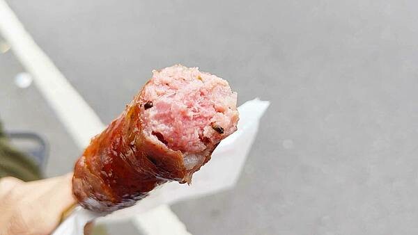 【石碇美食】石碇馬告香腸｜爆神級的美味，隱藏在山間小路的好吃香腸店