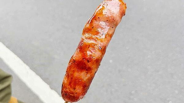 【石碇美食】石碇馬告香腸｜爆神級的美味，隱藏在山間小路的好吃香腸店