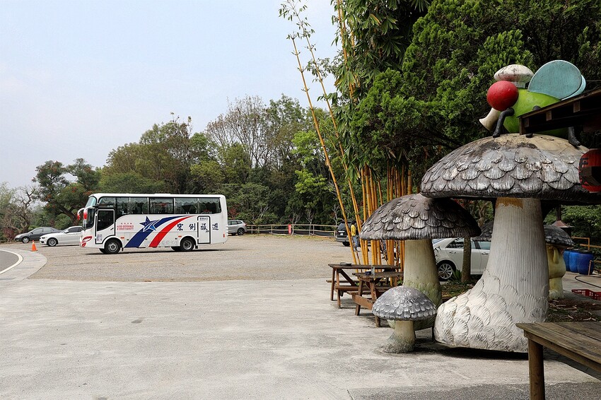 菇菇控的天堂！南投鹿谷菇神景觀餐廳 米其林指南必比登推薦 激推「放山古早雞菇香海味宴」山海味新鮮吃得到