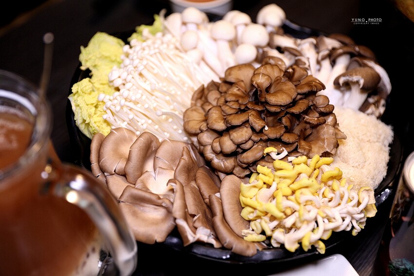 菇菇控的天堂！南投鹿谷菇神景觀餐廳 米其林指南必比登推薦 激推「放山古早雞菇香海味宴」山海味新鮮吃得到